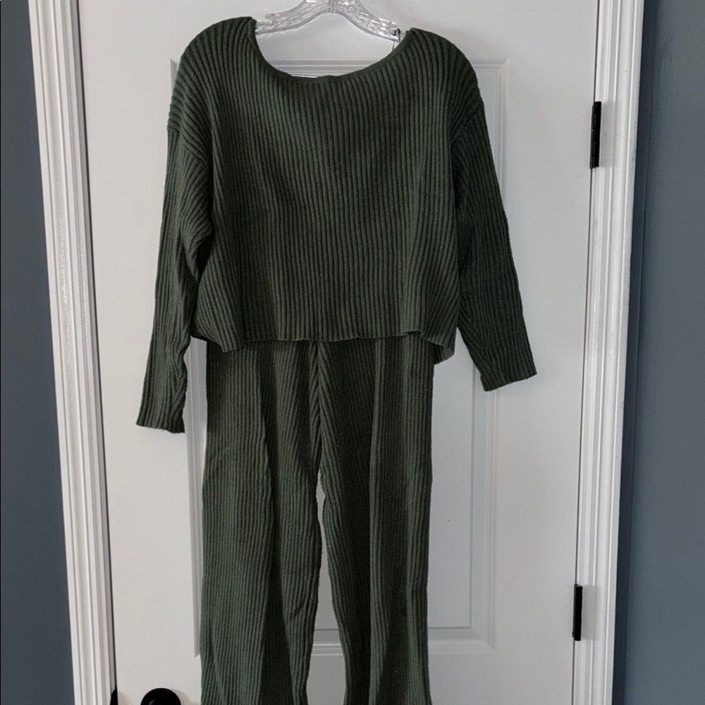 Women's Green Ribbed Knit Loungewear Set